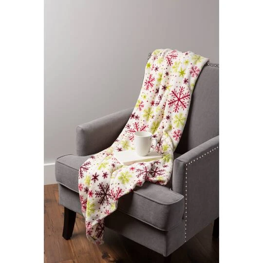 DII® Holiday 2-Pack Snowflake Plush Fleece Blanket 8 DII® Holiday 2-Pack Snowflake Plush Fleece Blanket - Image 6